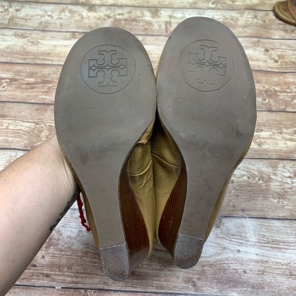 Tory Burch Pumps Heels Wedge Size 8.5M Caroline Nude Tan Patent Leather - Picture 12 of 13